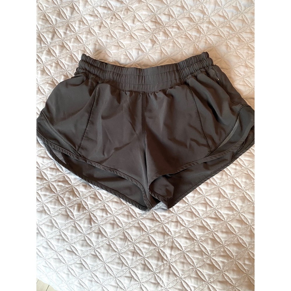 Lululemon sz 6 hotty hot shorts